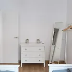 Central Apartment *